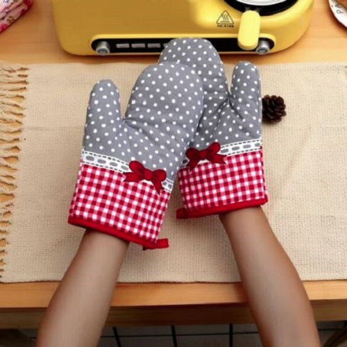 Polka Dot Print Oven Gloves